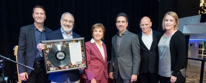 Mitch Glazier, Jan Jan Schakowsky, Glen Barros, Dr. Richard James Burgess and Morna Willens photo