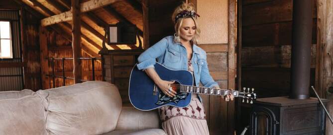 Miranda Lambert, photo, signature guitar