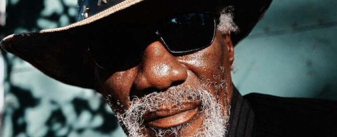 Robert Finley, photo, Sneakin' Around