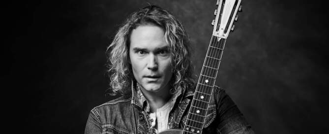 Philip Sayce, photo, Backstabber