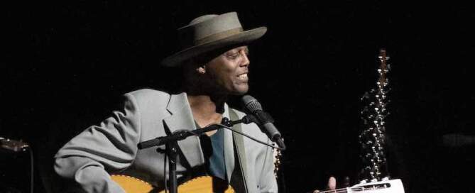 Eric Bibb, photo, Live at the Scala Theatre Stockholm