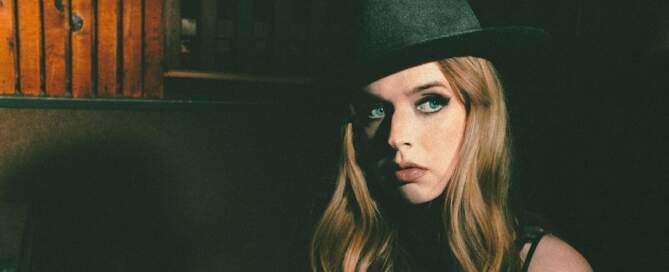 ZZ Ward, photo, Mother